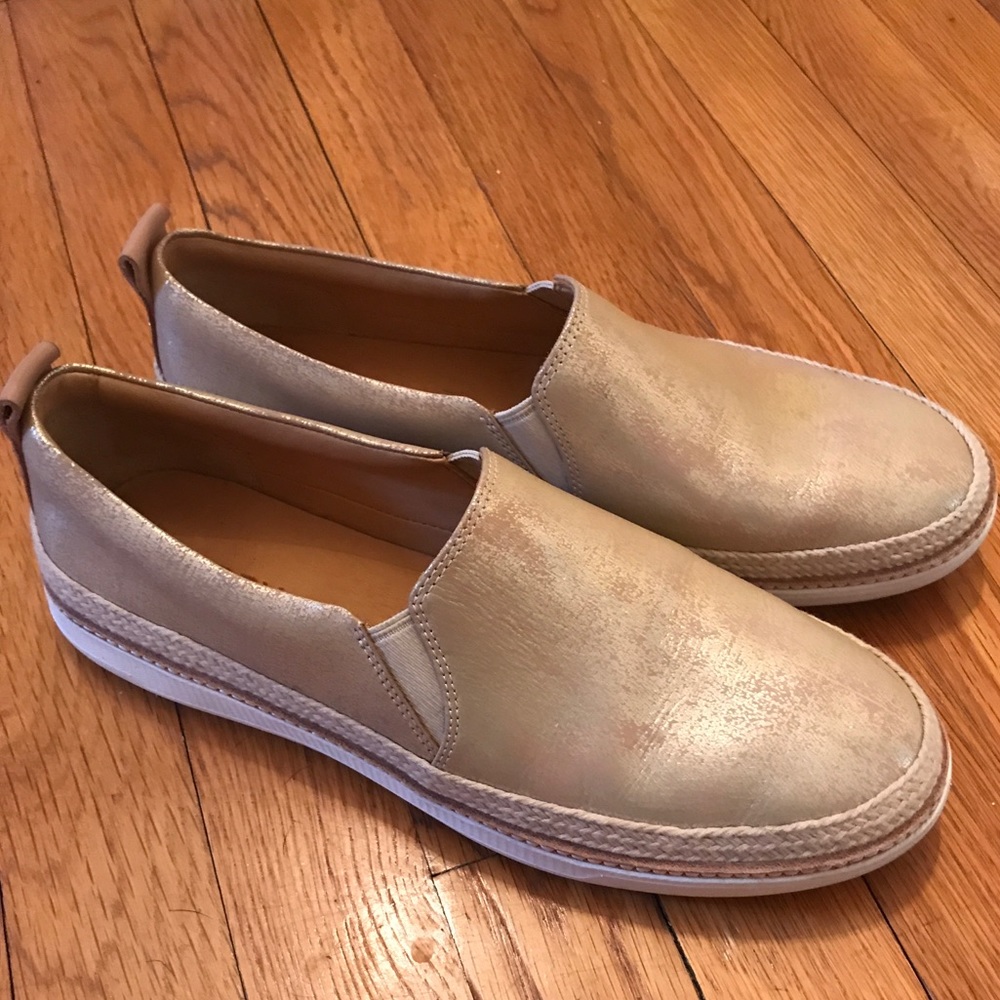 Sperry slip on loafers distressed gold size 9